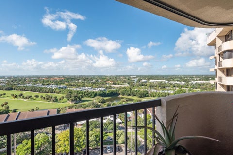 Tiny photo for 2480 Presidential Way #1804, West Palm Beach, FL 33401 (MLS # B26090621)