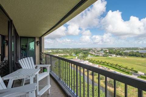 Tiny photo for 2480 Presidential Way #1804, West Palm Beach, FL 33401 (MLS # B26090621)