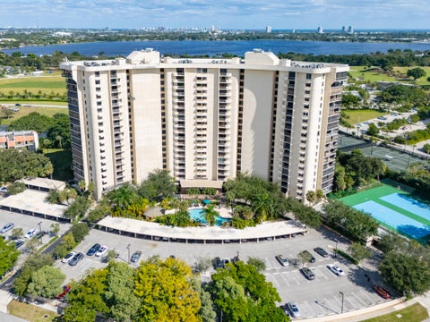 Photo of 2480 Presidential Way #1804, West Palm Beach, FL 33401 (MLS # B26090621)