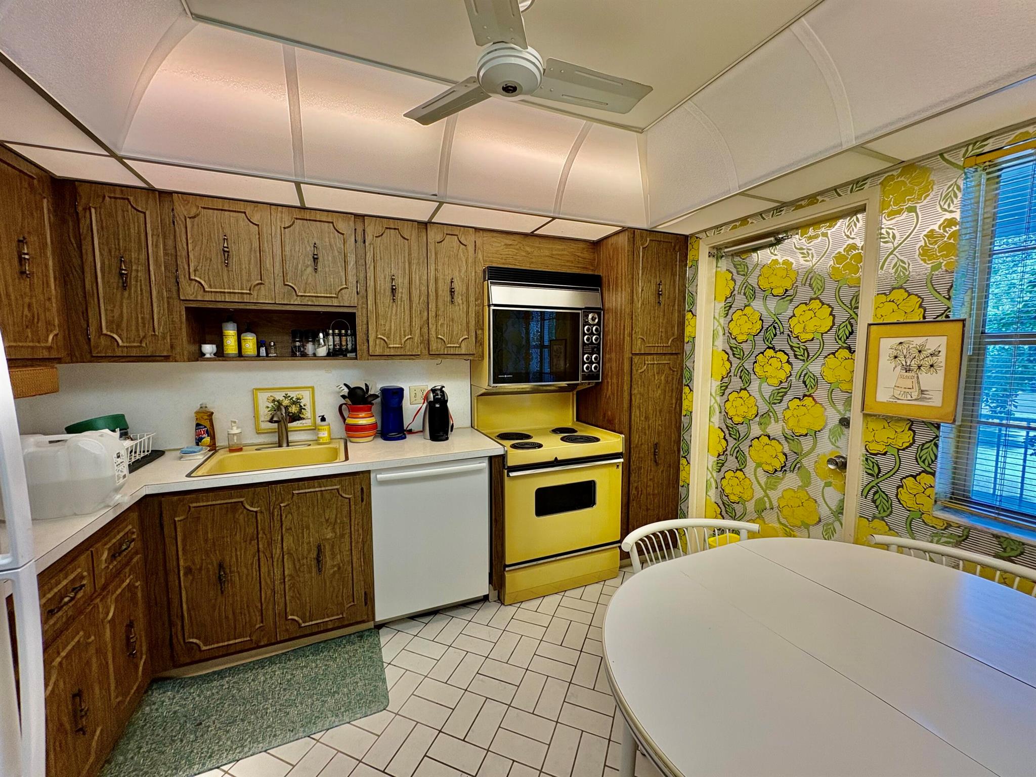 NO 42 PALM-AIRE COUNTRY C - Residential Lease