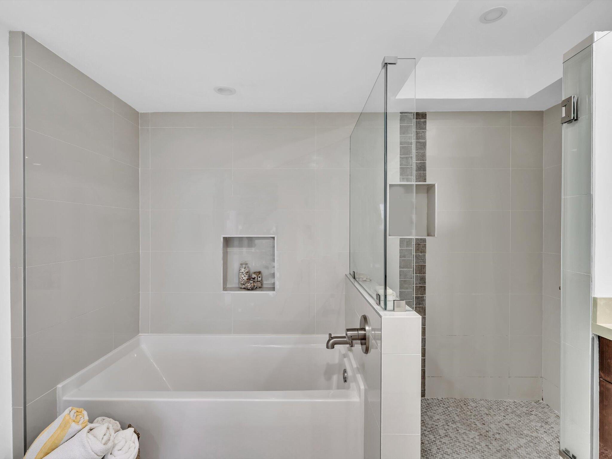 HALCYON OF PALM BEACH - Residential Lease