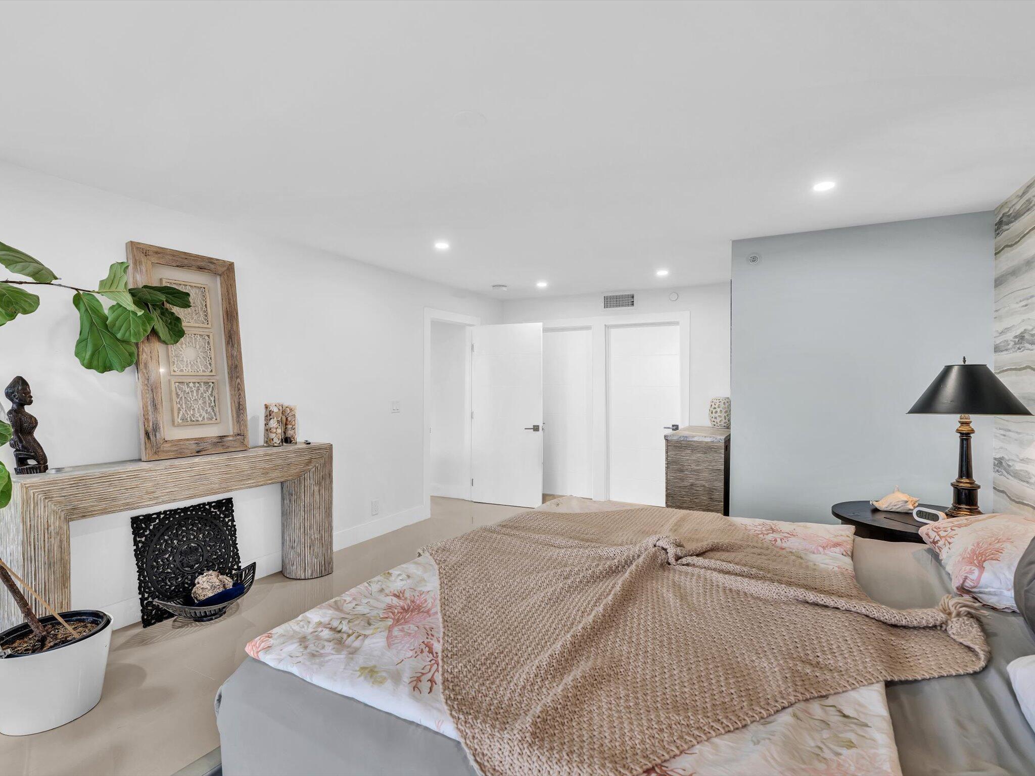 HALCYON OF PALM BEACH - Residential Lease