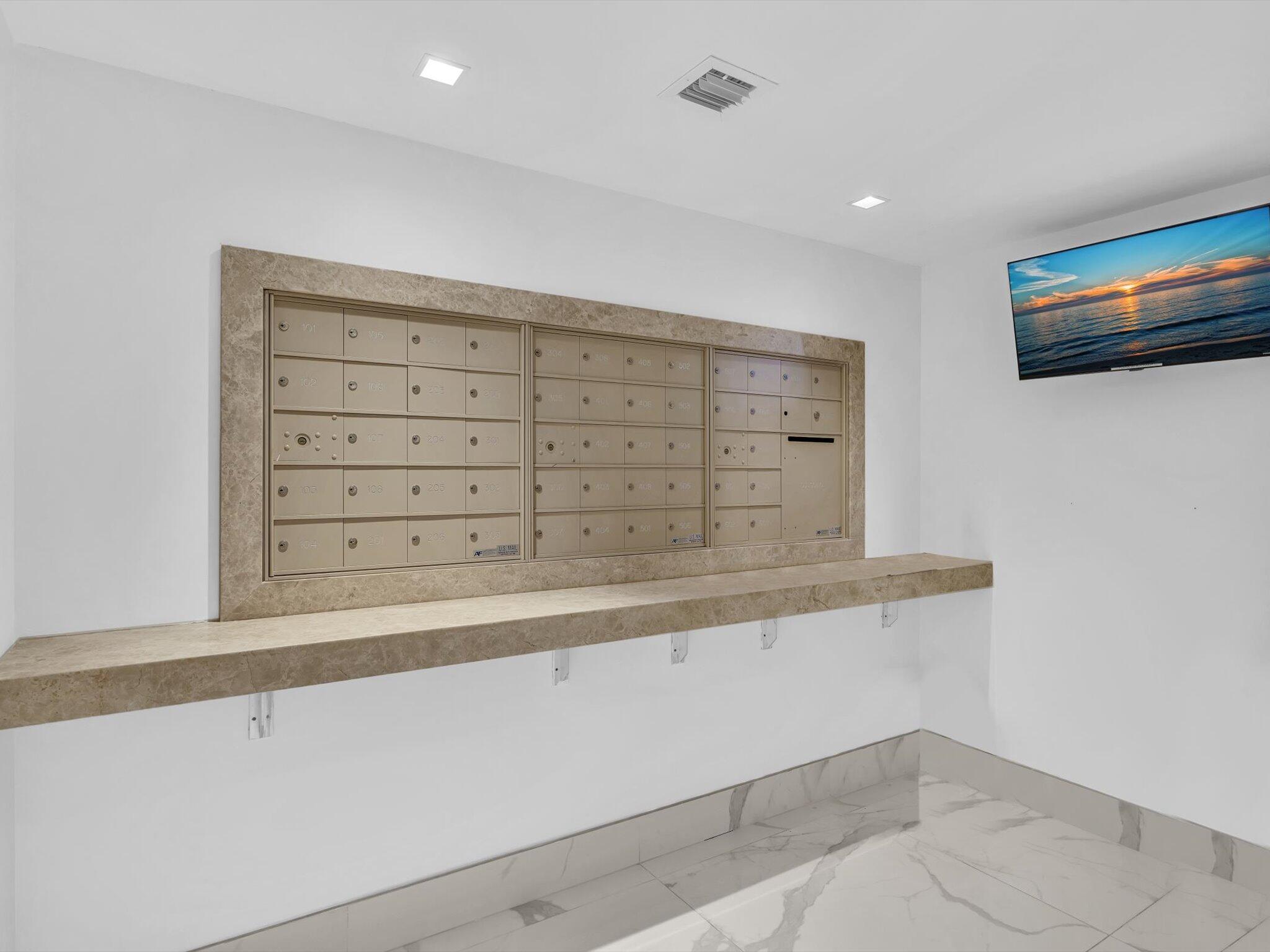 HALCYON OF PALM BEACH - Residential Lease