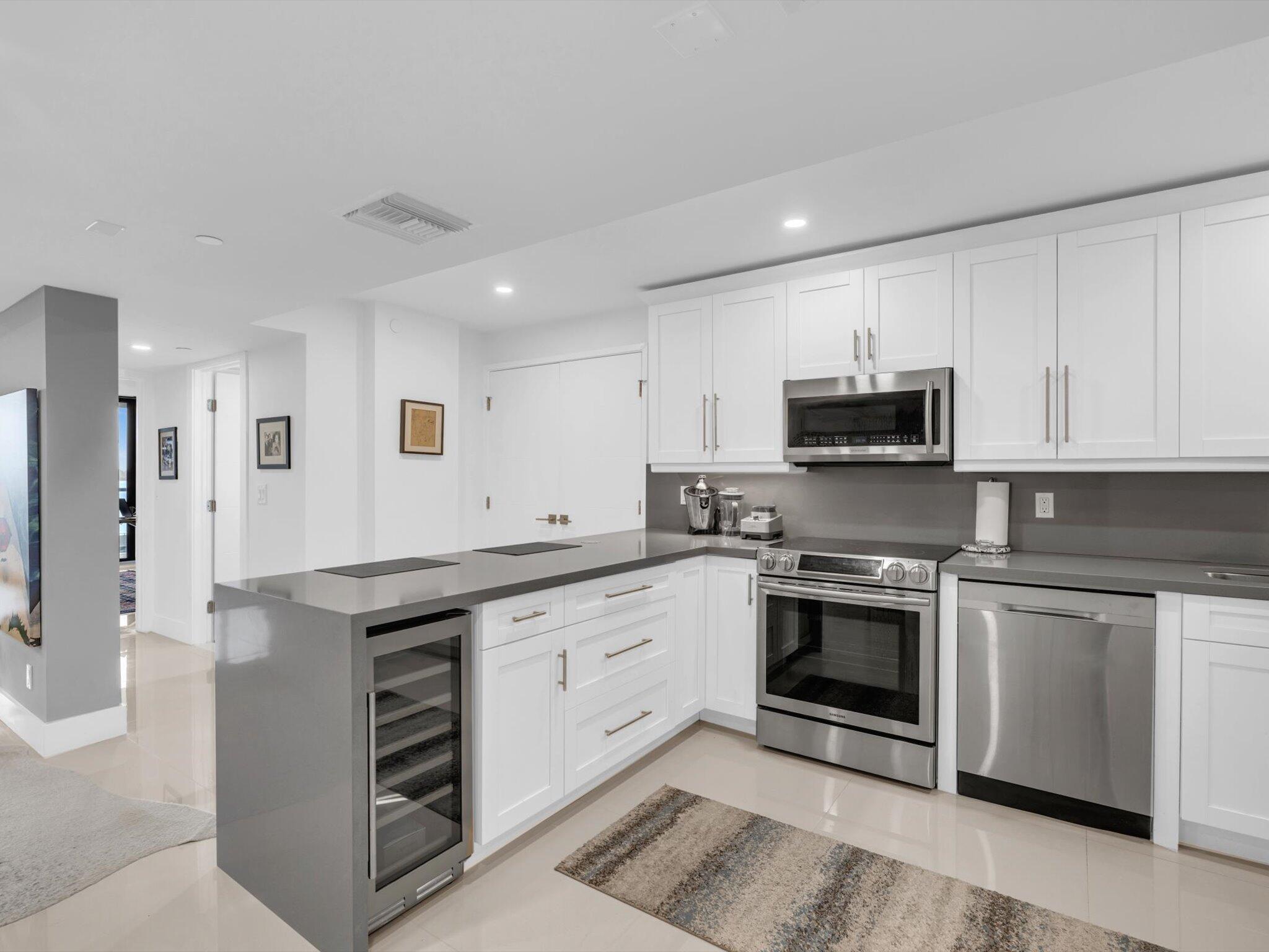 HALCYON OF PALM BEACH - Residential Lease