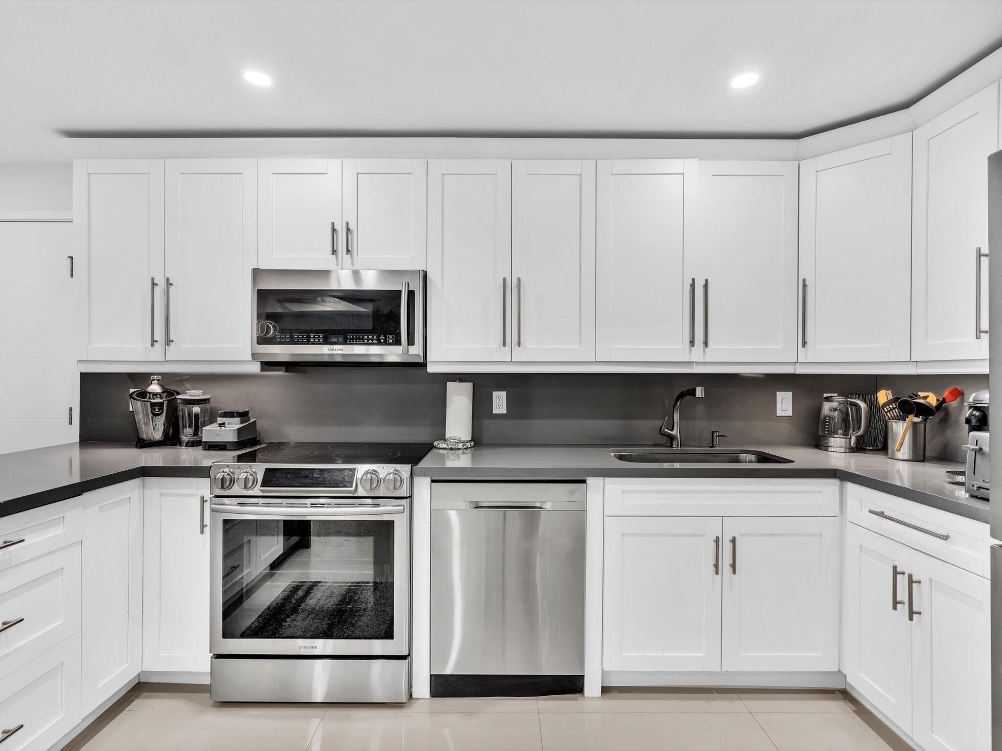 HALCYON OF PALM BEACH - Residential Lease