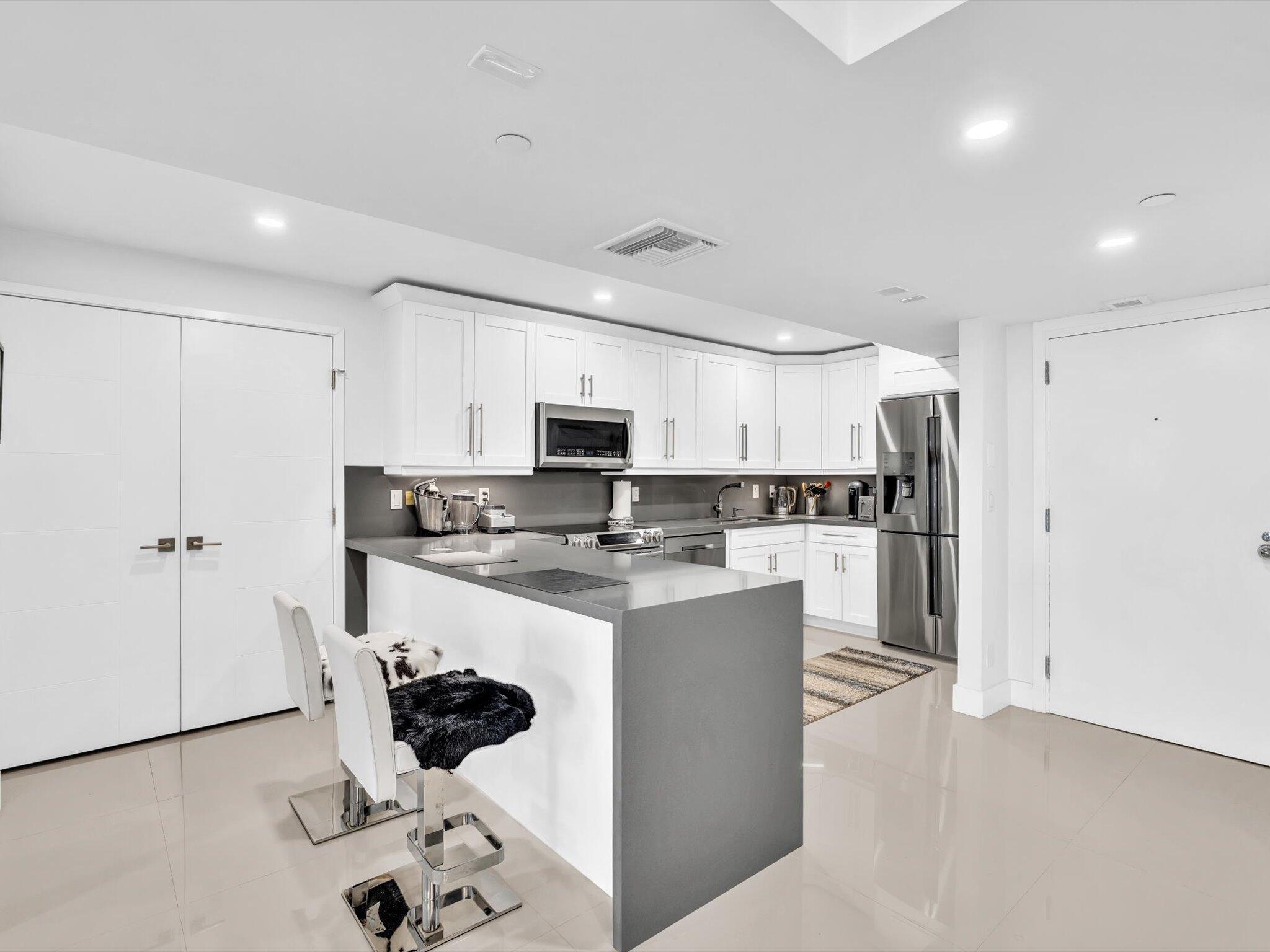 HALCYON OF PALM BEACH - Residential Lease