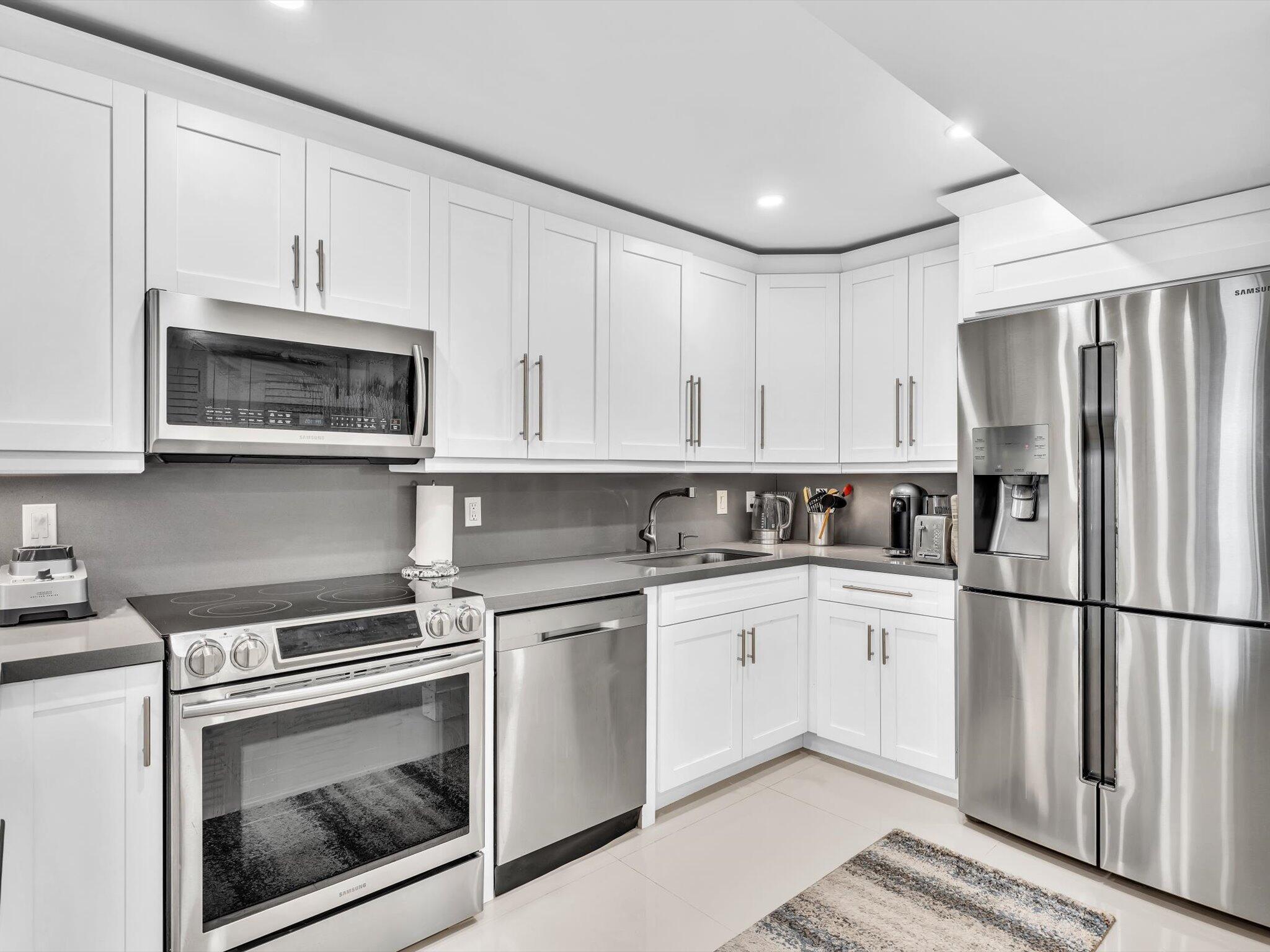 HALCYON OF PALM BEACH - Residential Lease