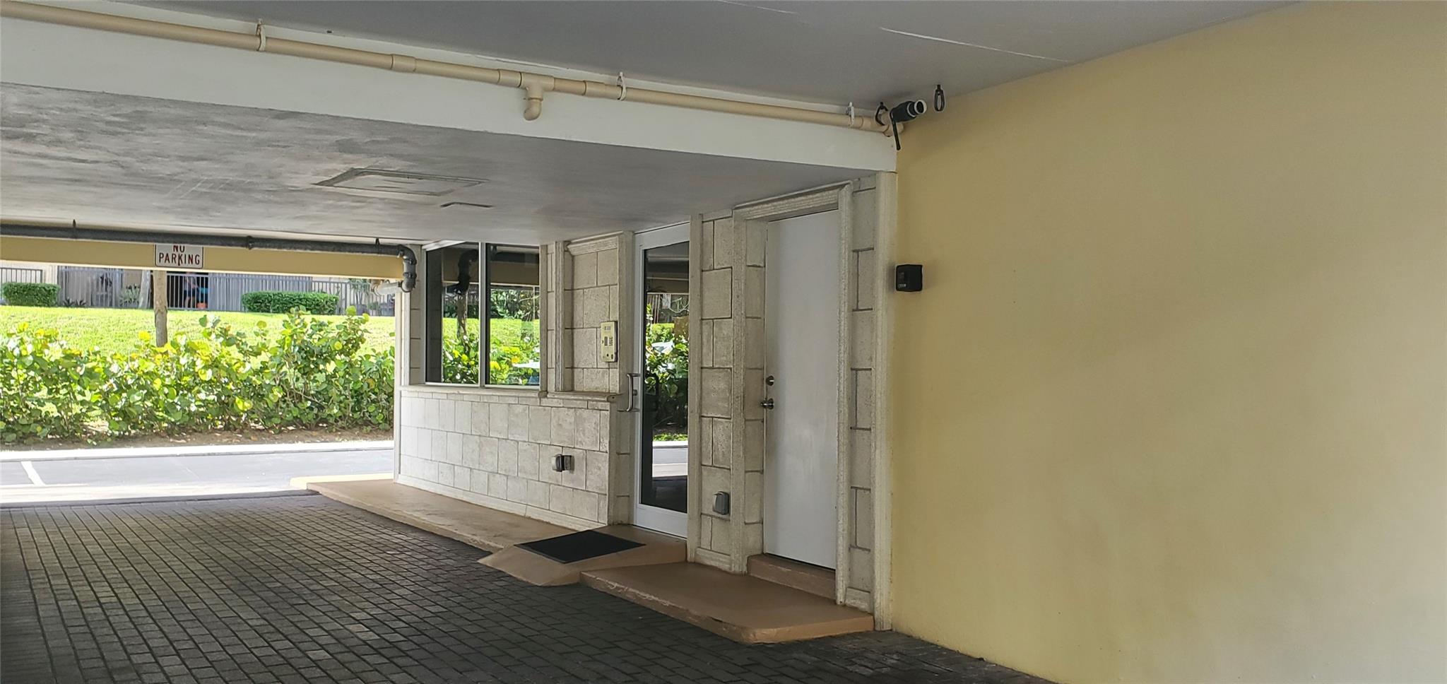 HILLSBORO COLONNADE - Residential Lease