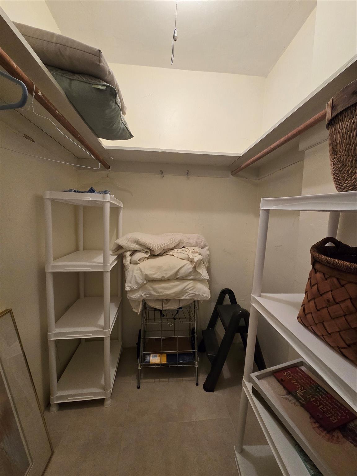 HILLSBORO COLONNADE - Residential Lease