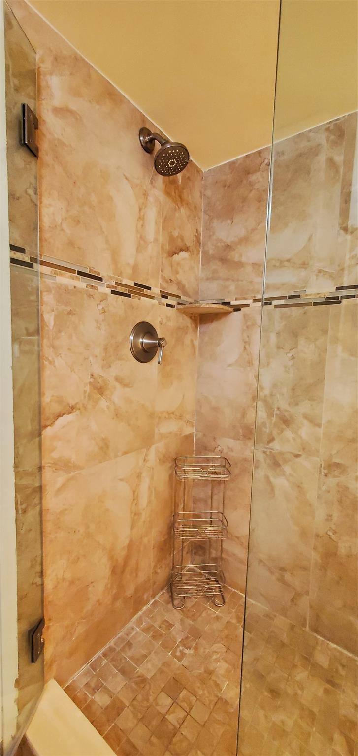 HILLSBORO COLONNADE - Residential Lease