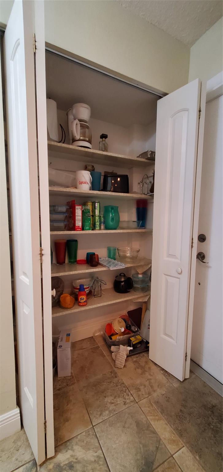 HILLSBORO COLONNADE - Residential Lease