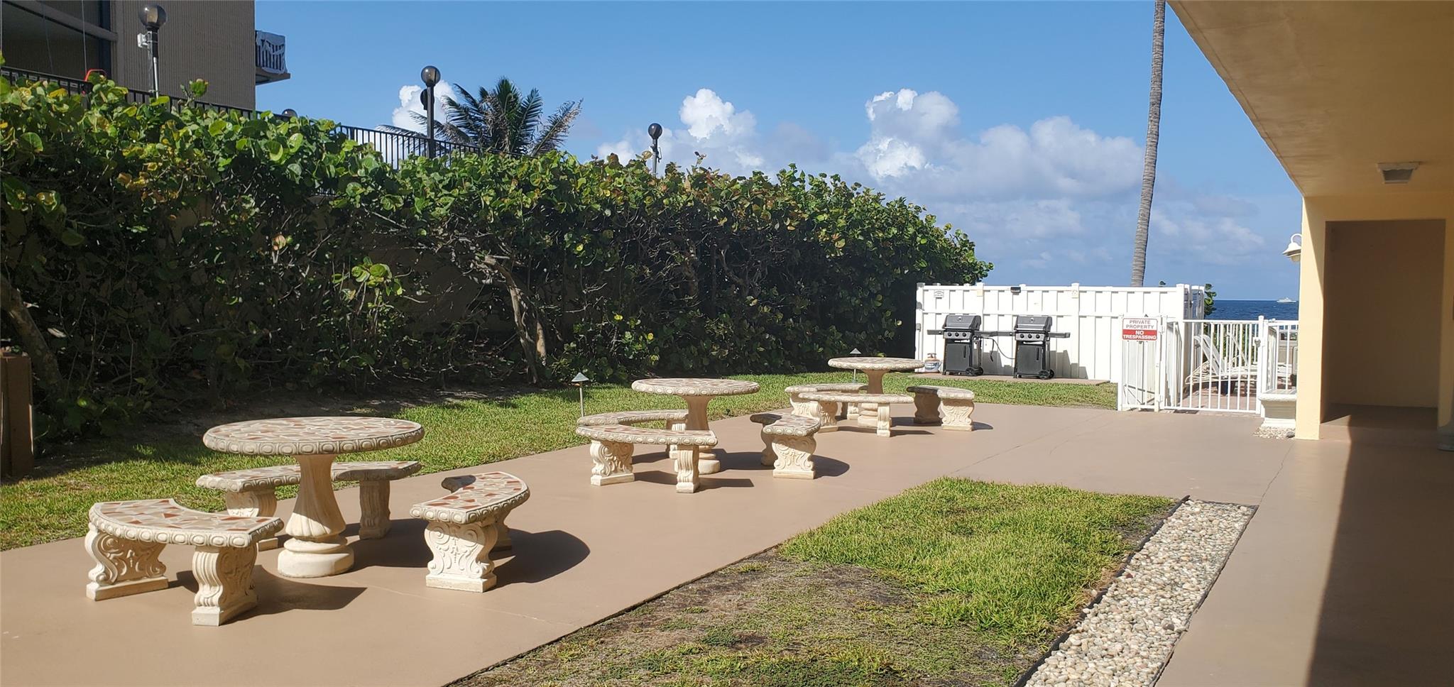 HILLSBORO COLONNADE - Residential Lease