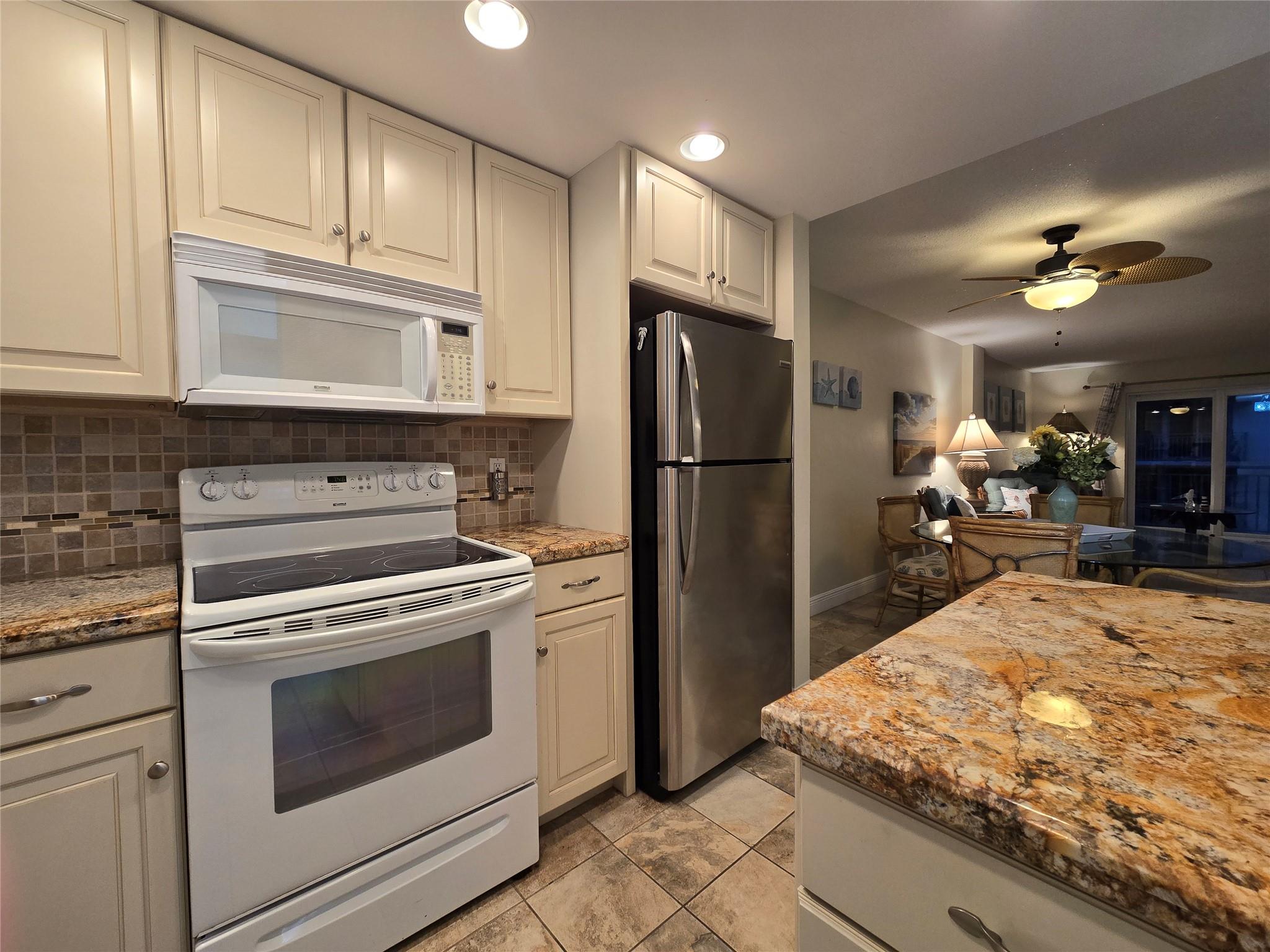 HILLSBORO COLONNADE - Residential Lease