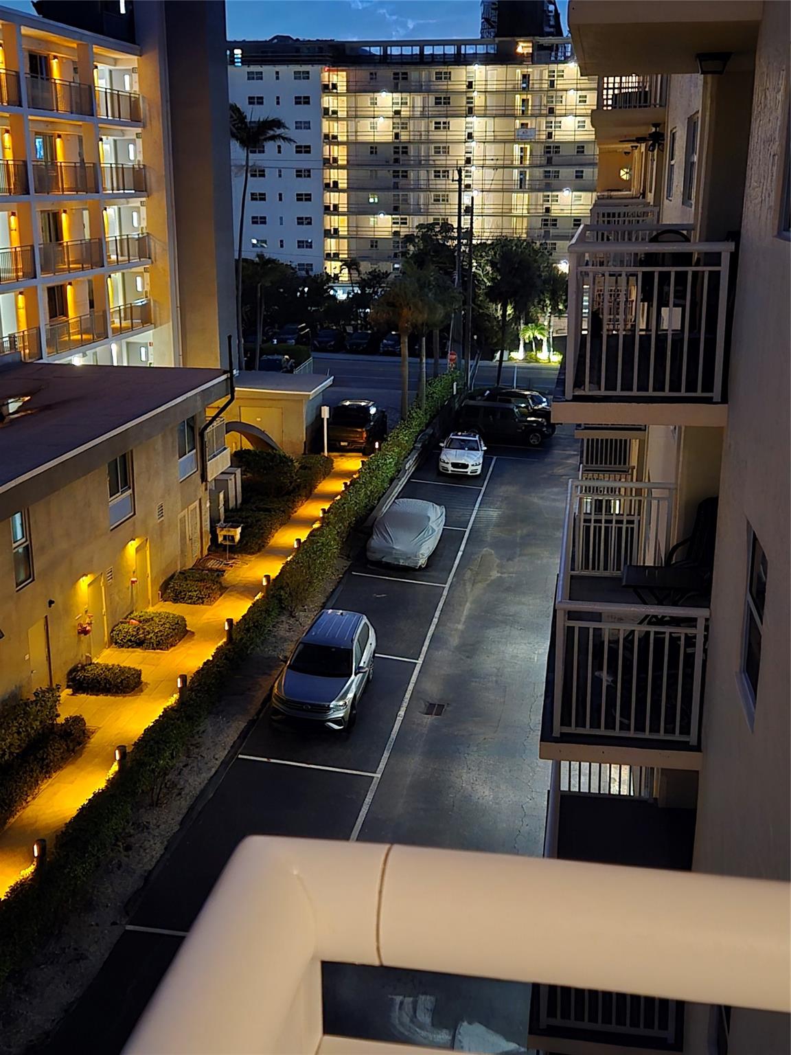 HILLSBORO COLONNADE - Residential Lease