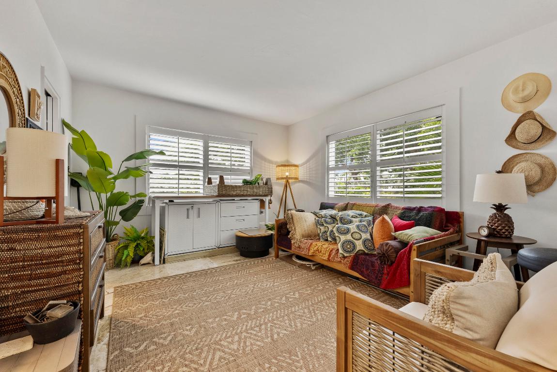 SHORELAND - Residential