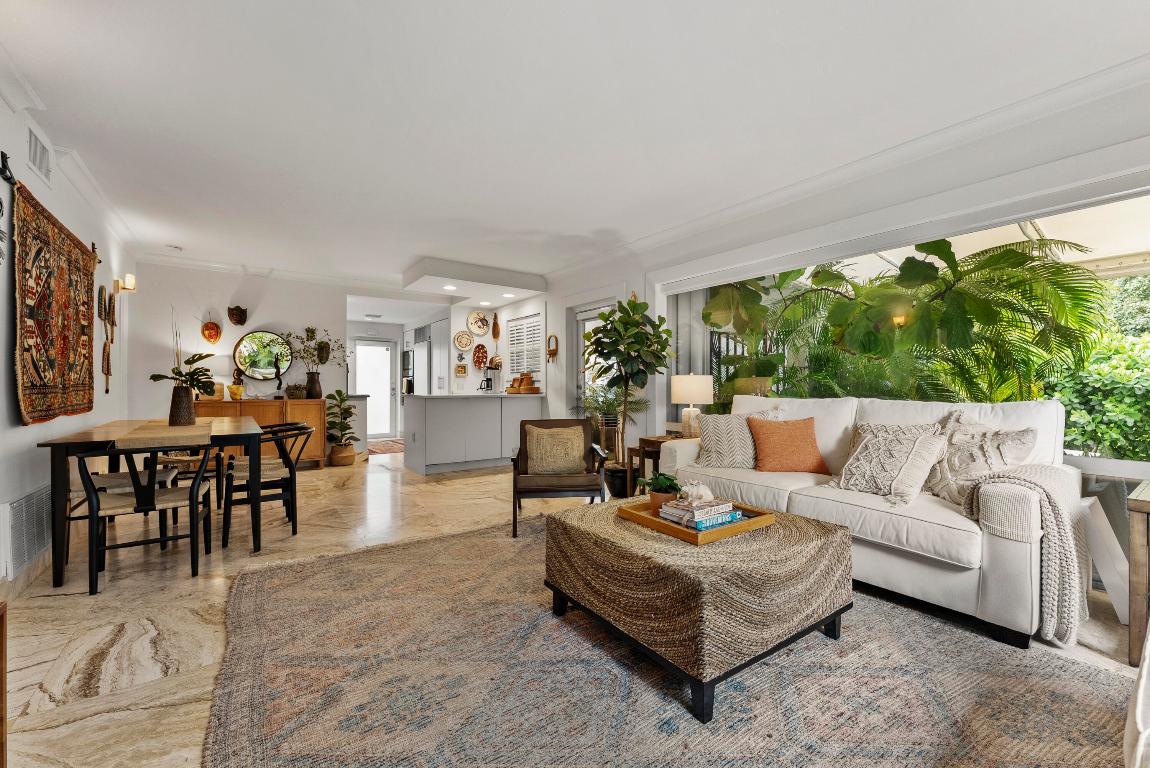 SHORELAND - Residential