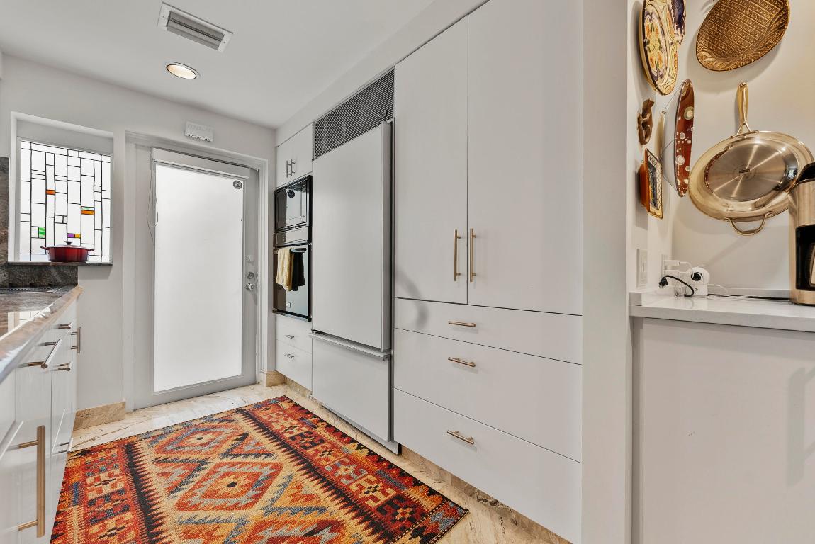 SHORELAND - Residential