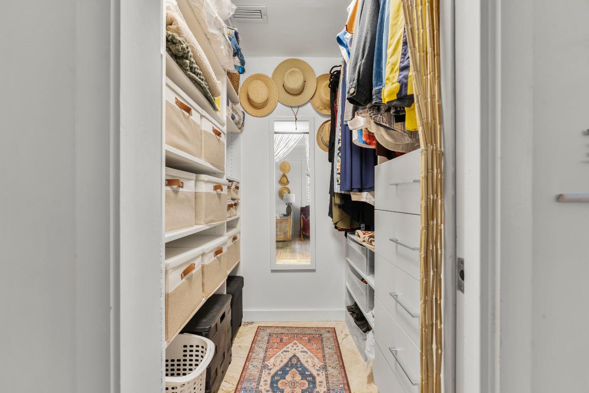 SHORELAND - Residential