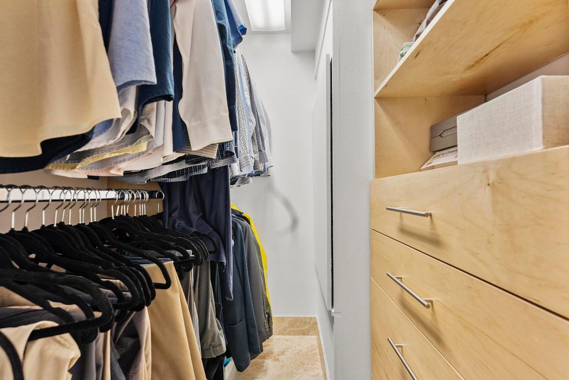 SHORELAND - Residential