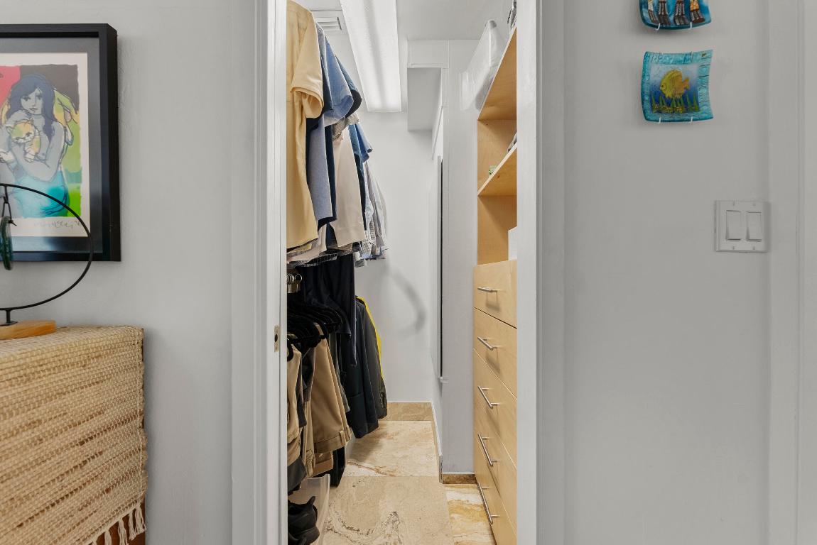 SHORELAND - Residential