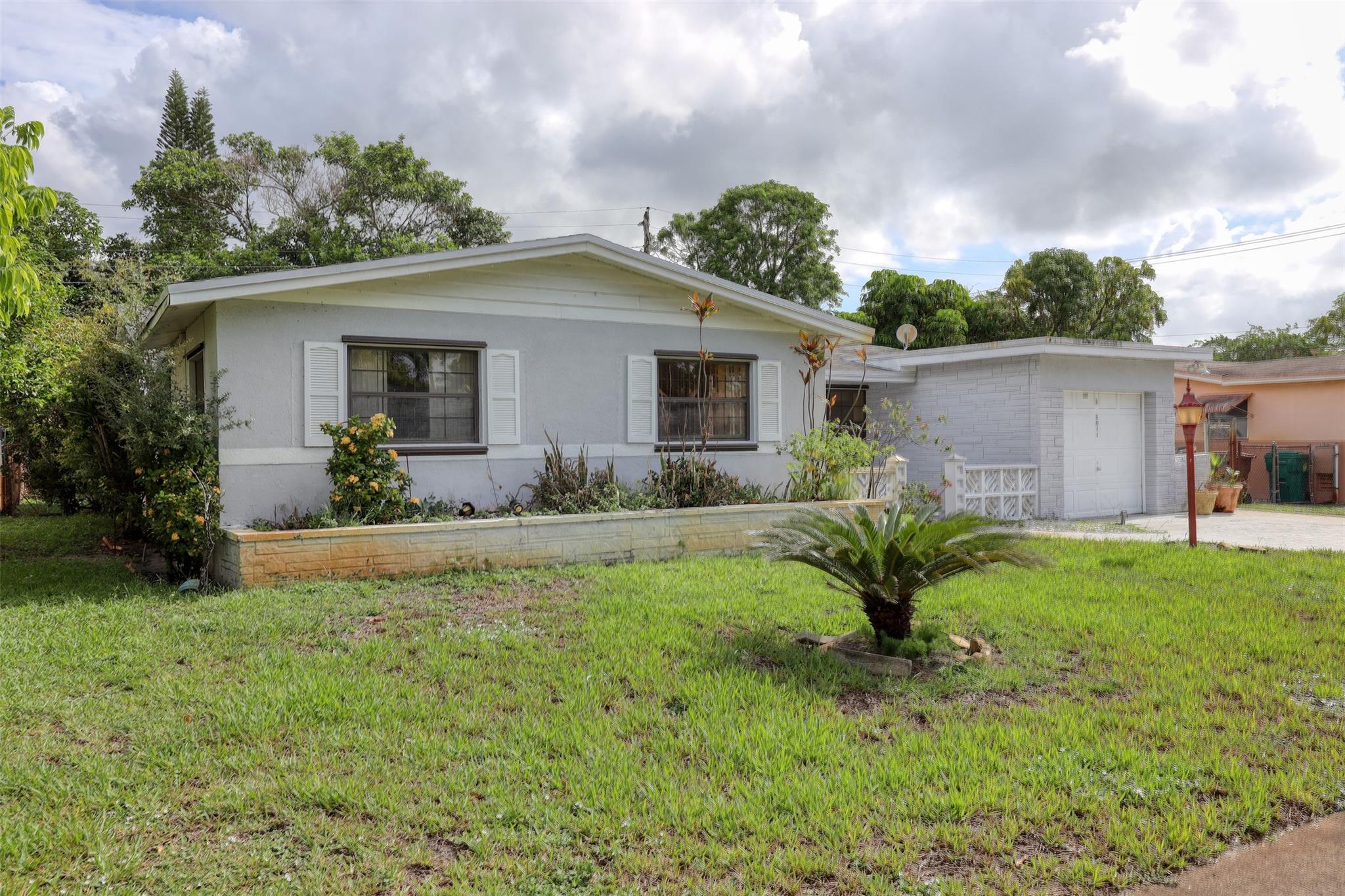 4211 NW 24th St