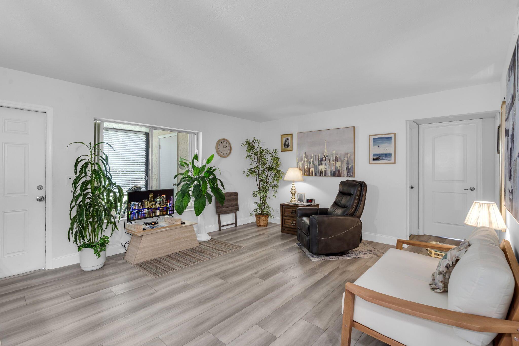 PINE RIDGE SOUTH III COND - Residential