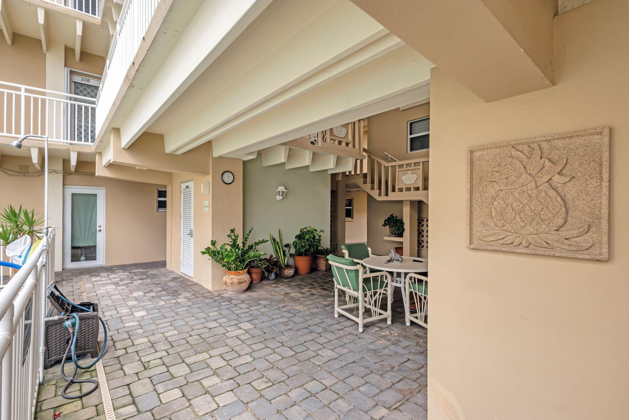 IMPERIAL HOUSE INC - Residential Lease