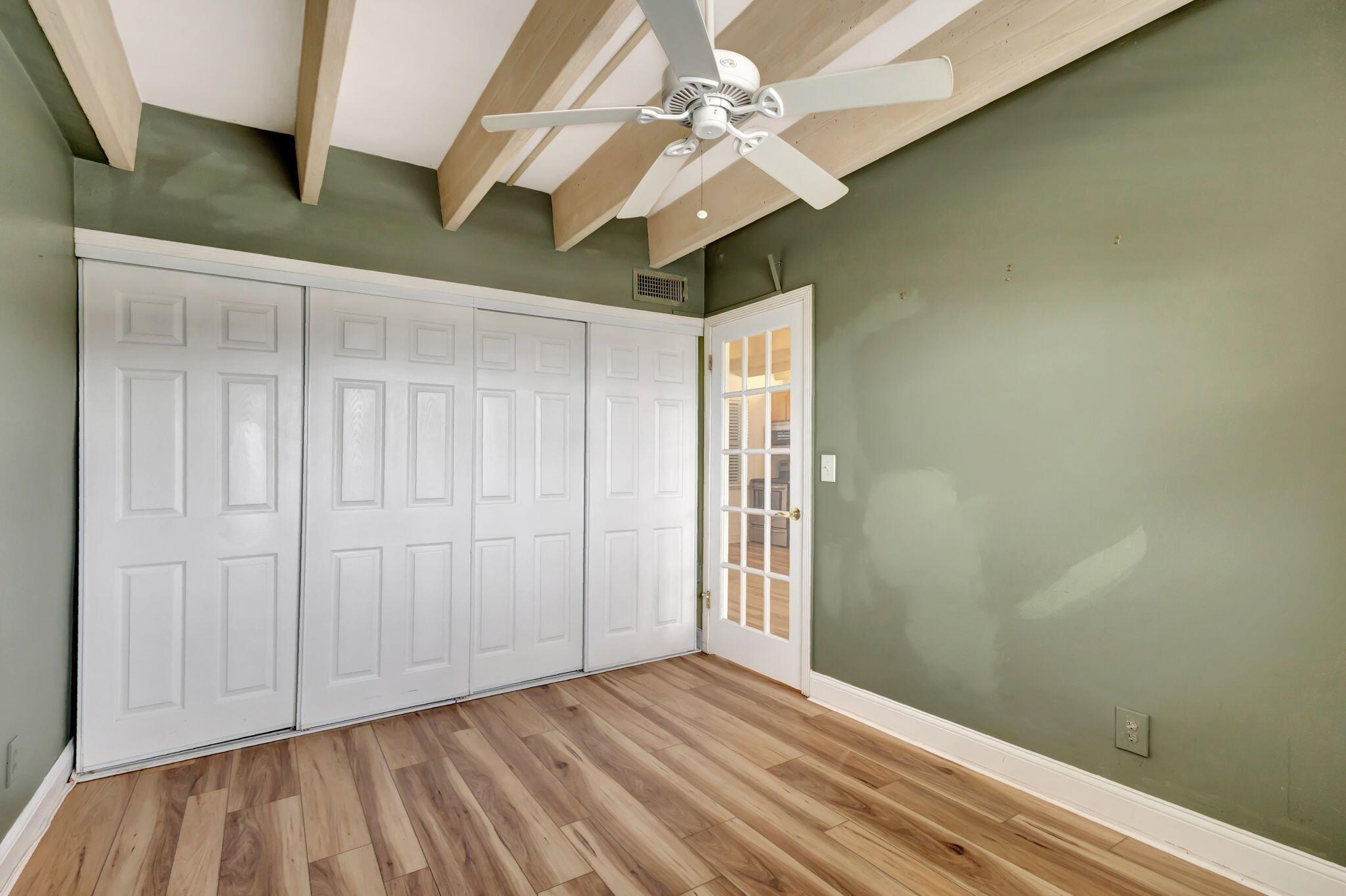 IMPERIAL HOUSE INC - Residential Lease