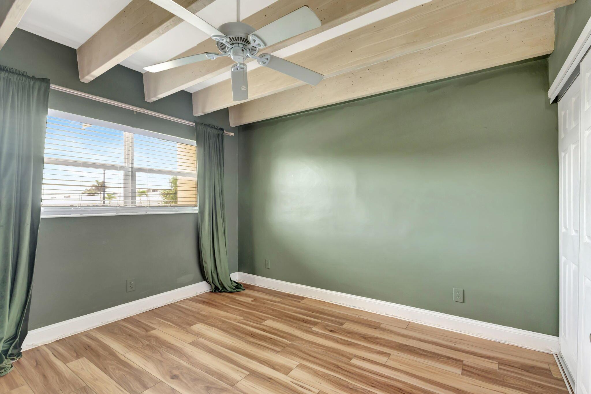 IMPERIAL HOUSE INC - Residential Lease