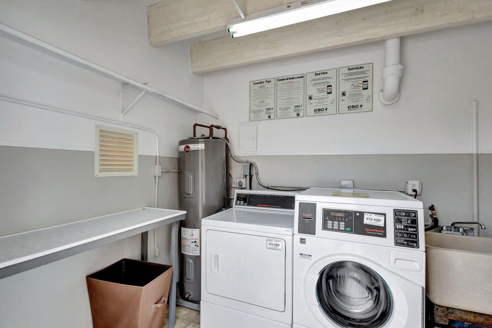 IMPERIAL HOUSE INC - Residential Lease