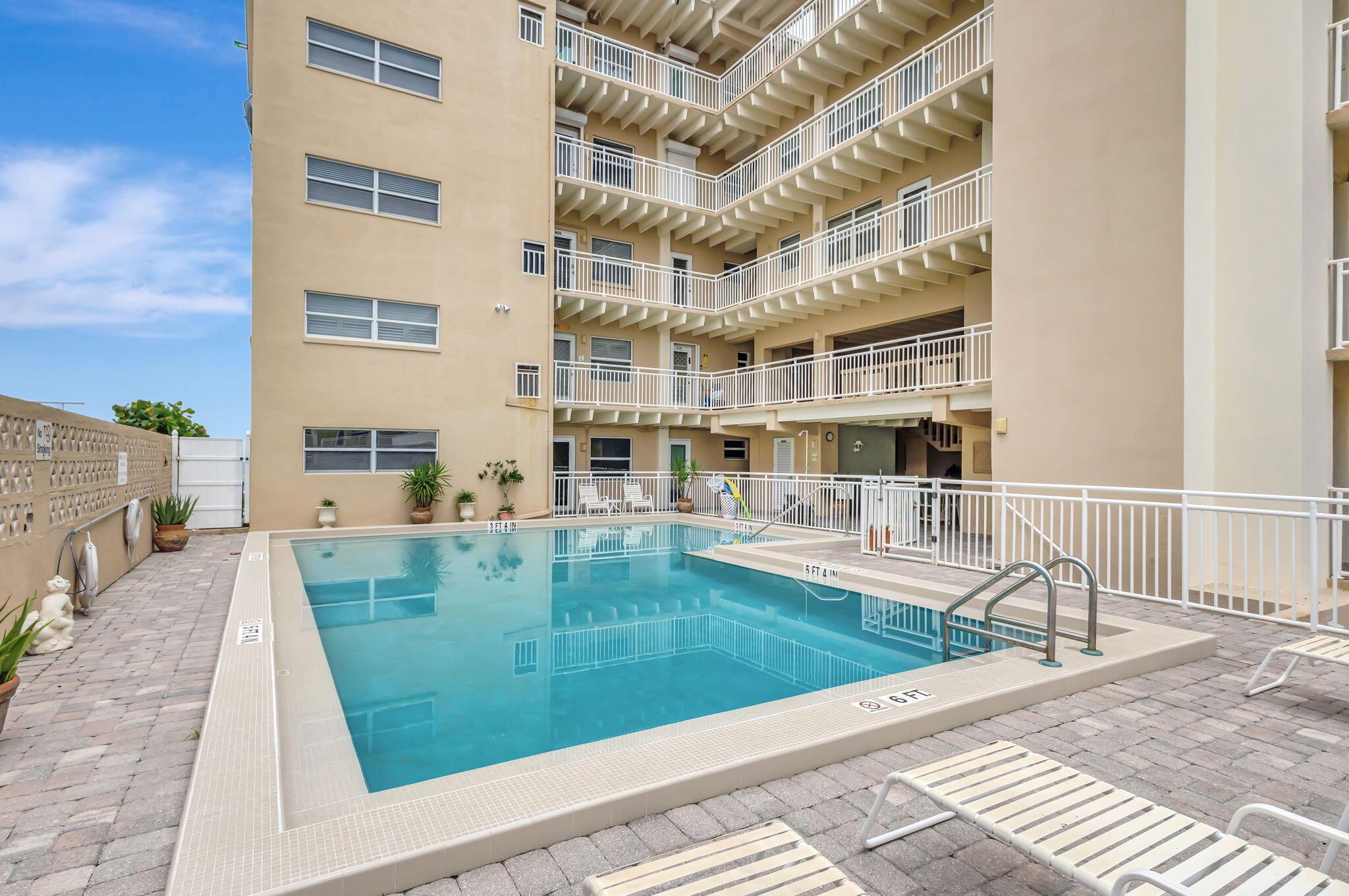 IMPERIAL HOUSE INC - Residential Lease