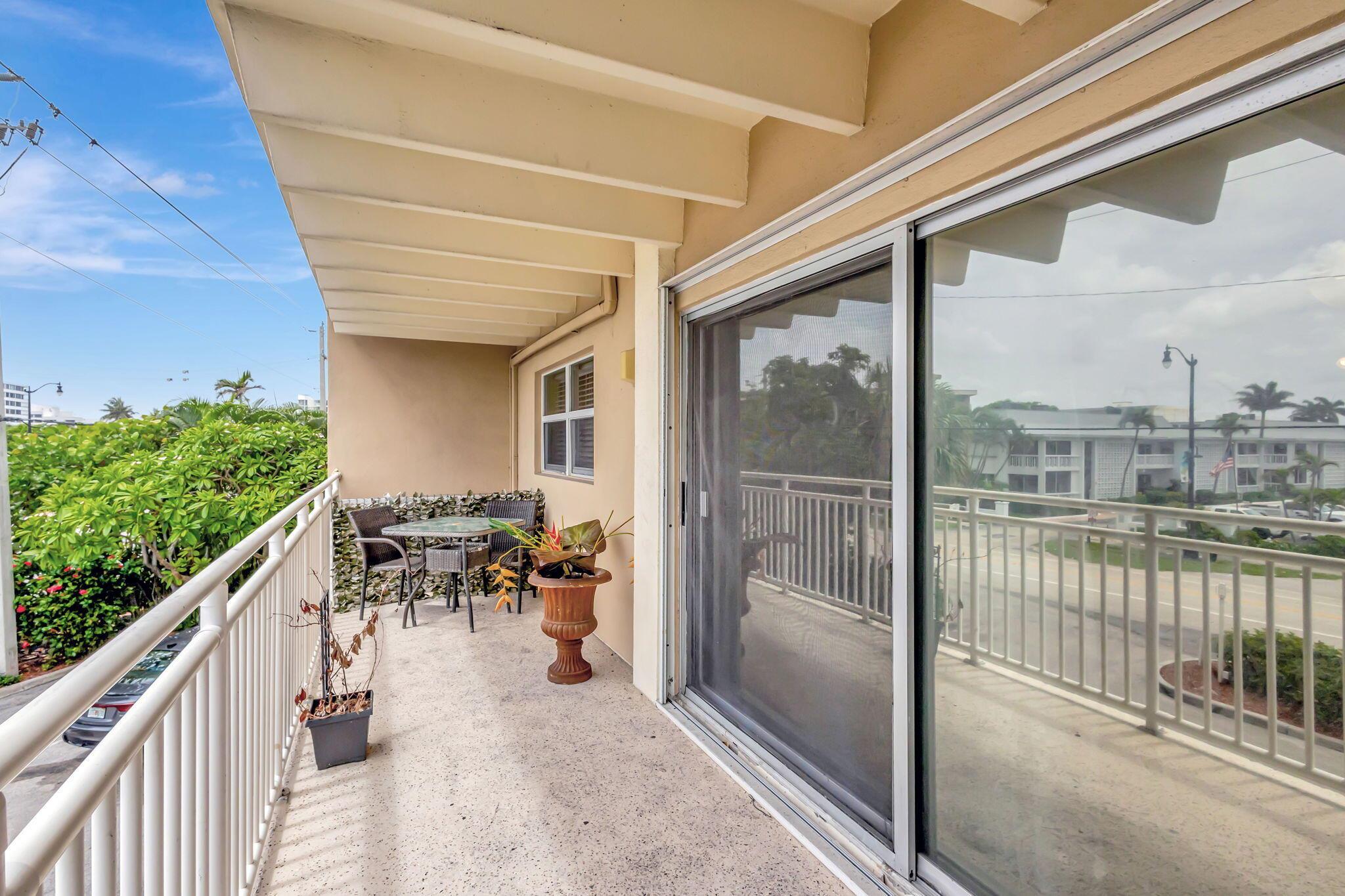 IMPERIAL HOUSE INC - Residential Lease