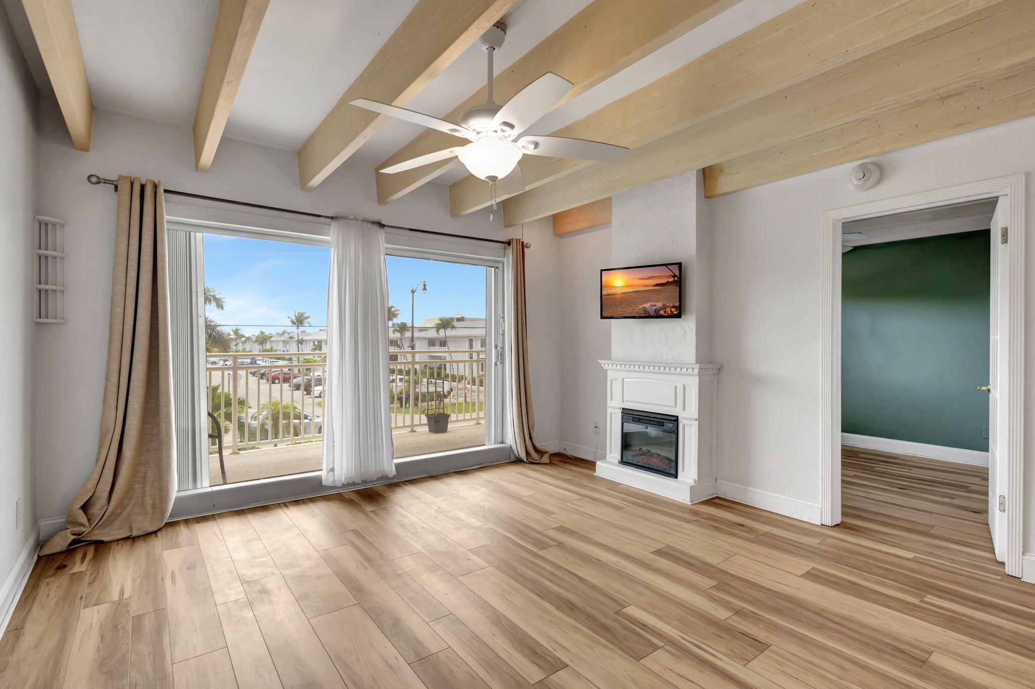 IMPERIAL HOUSE INC - Residential Lease