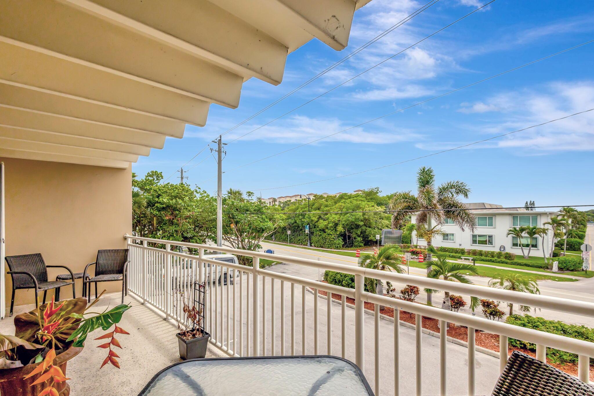 IMPERIAL HOUSE INC - Residential Lease