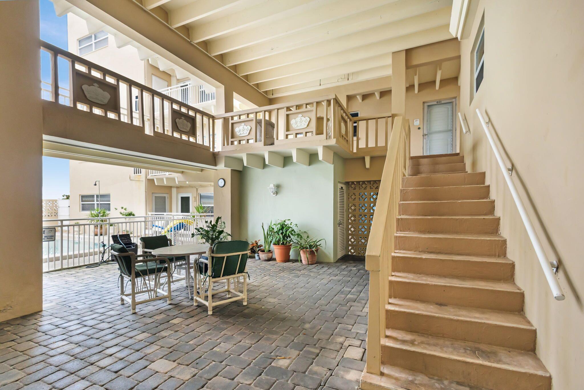 IMPERIAL HOUSE INC - Residential Lease