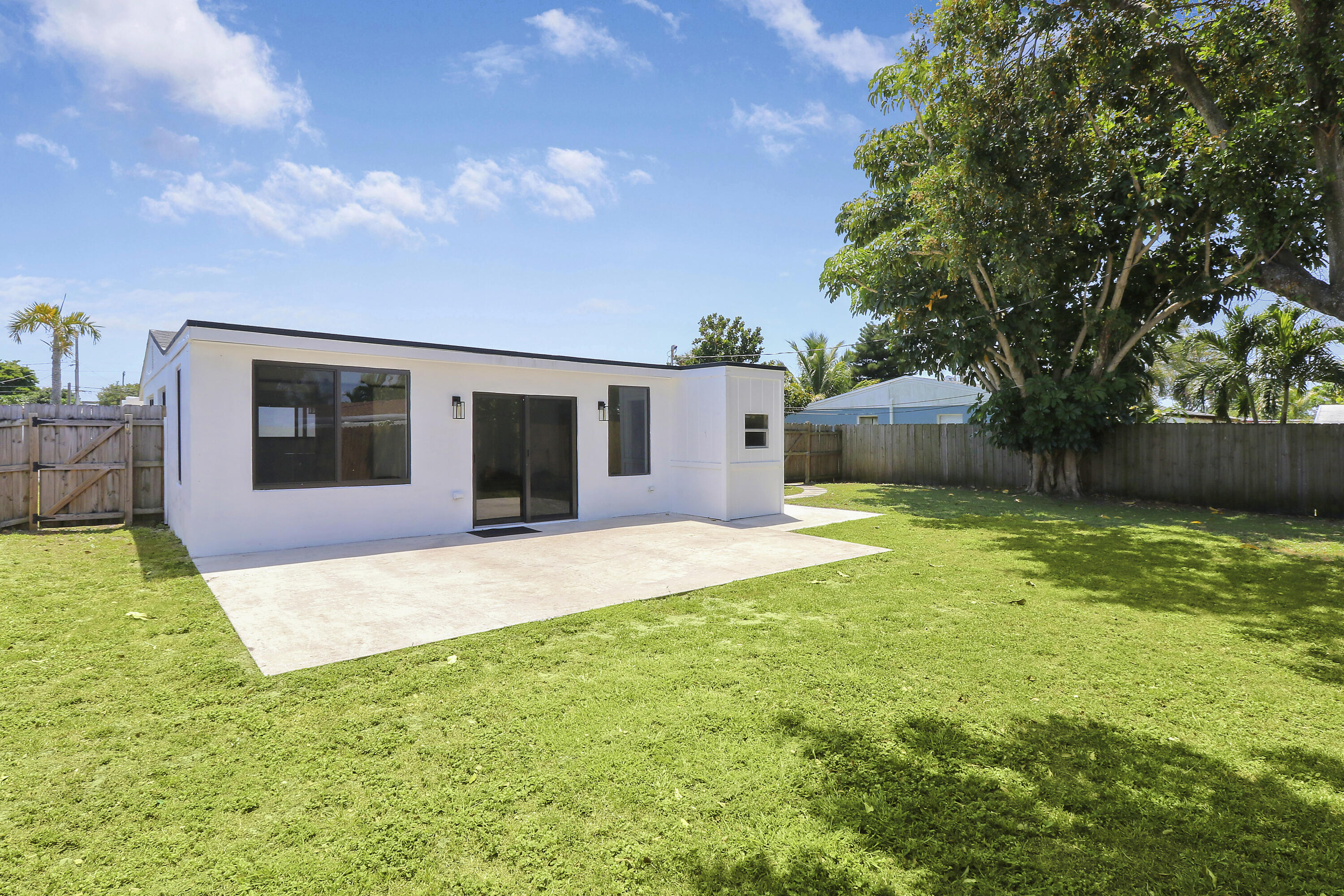 9291 Bloomfield Drive