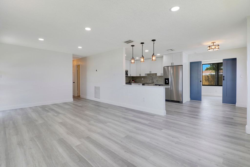 Photo of 9291 Bloomfield Drive, Palm Beach Gardens, FL 33410 (MLS # B26028654)