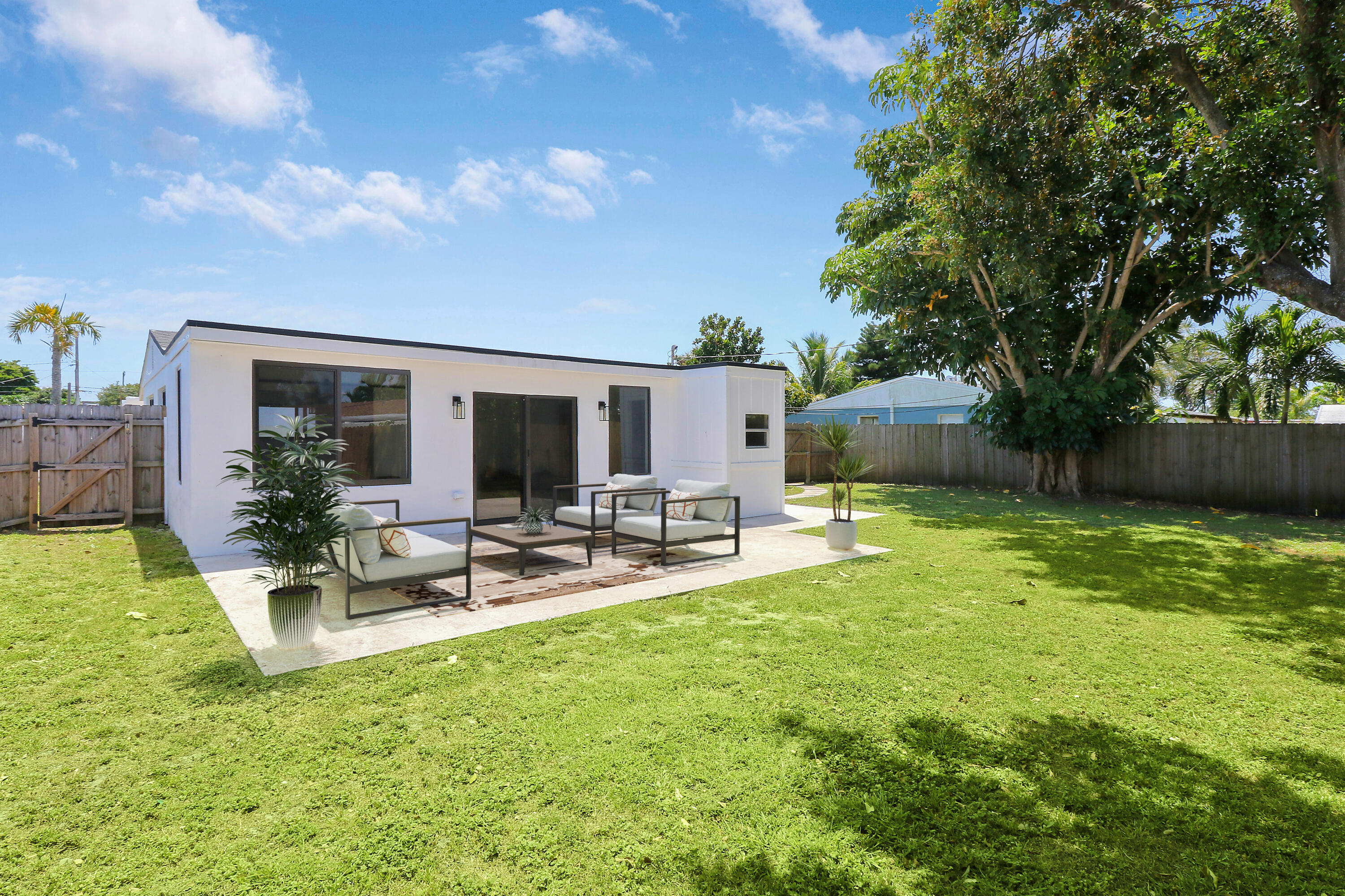 PALM BEACH SQUARE UNIT 1 - Residential