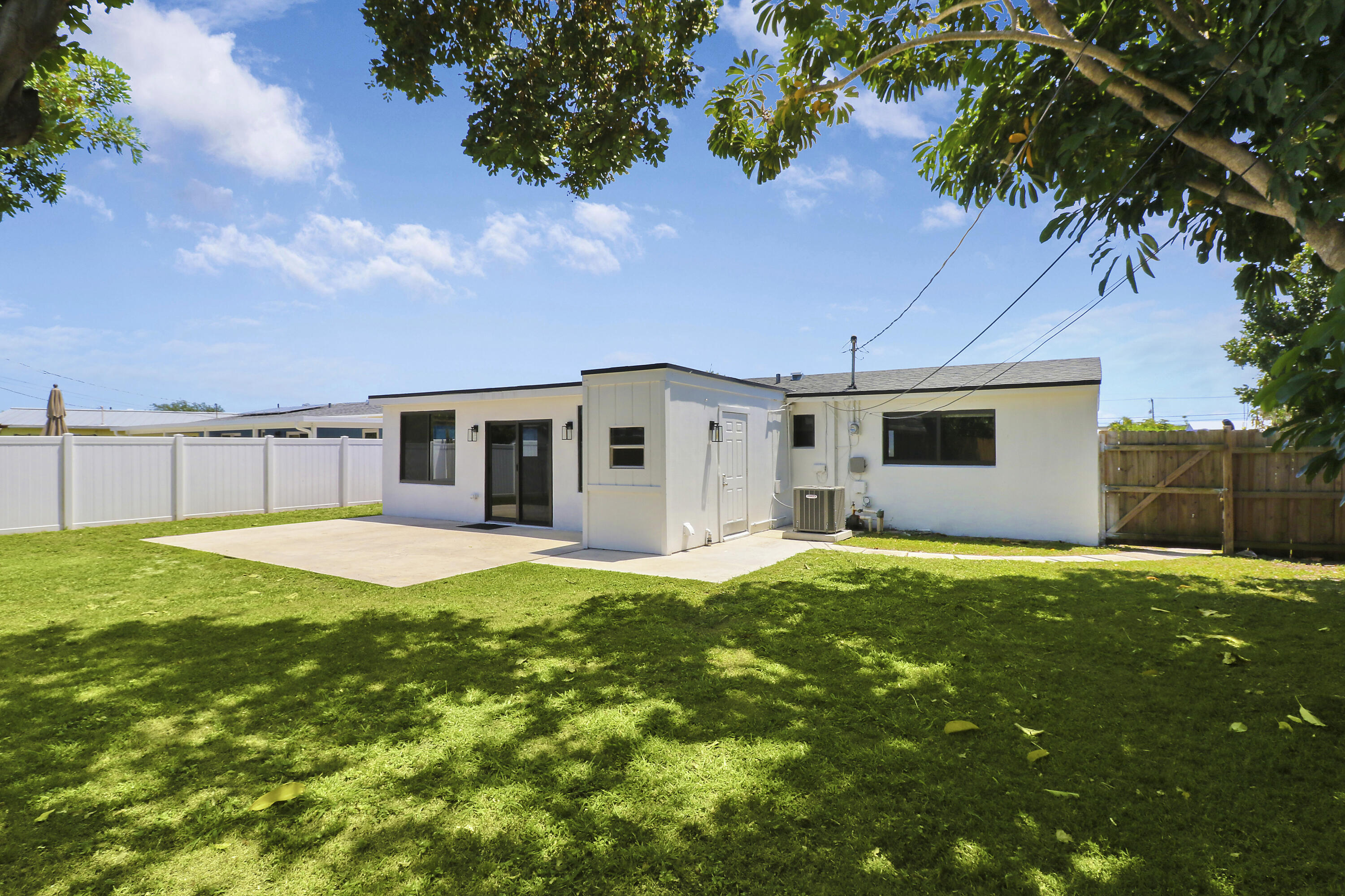PALM BEACH SQUARE UNIT 1 - Residential