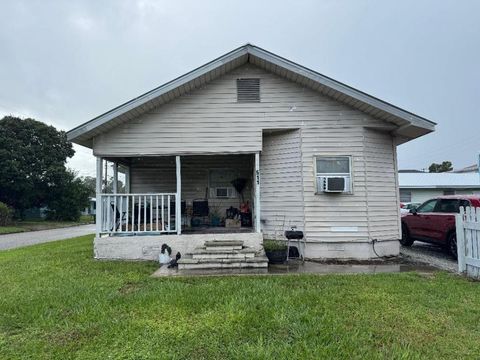 Photo of 511 Texas Court, Fort Pierce, FL 34950 (MLS # R11130428)
