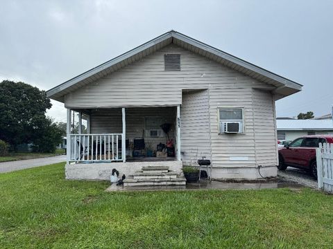 Photo of 511 Texas Court, Fort Pierce, FL 34950 (MLS # R11130428)