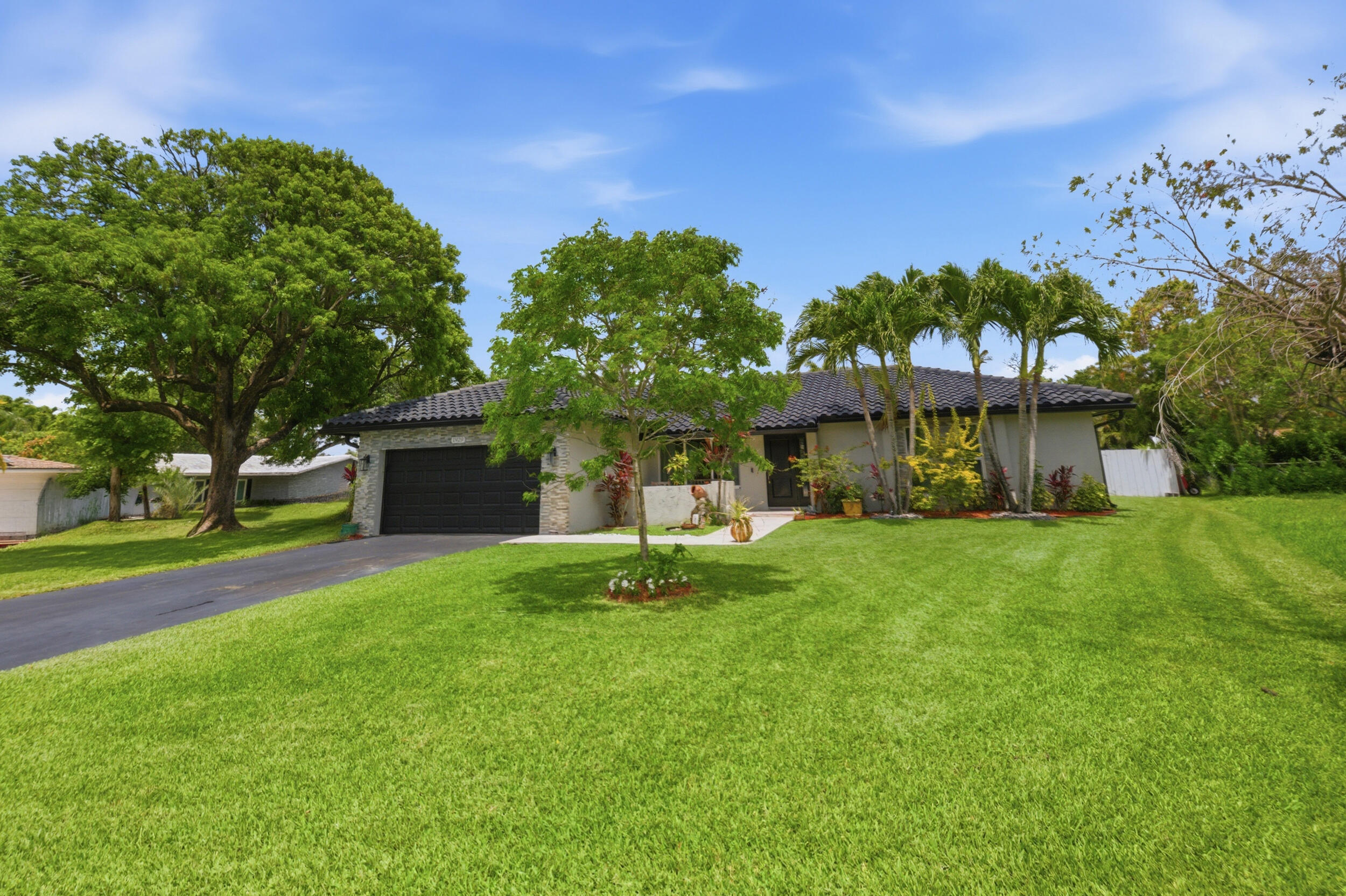 RAMBLEWOOD - Residential