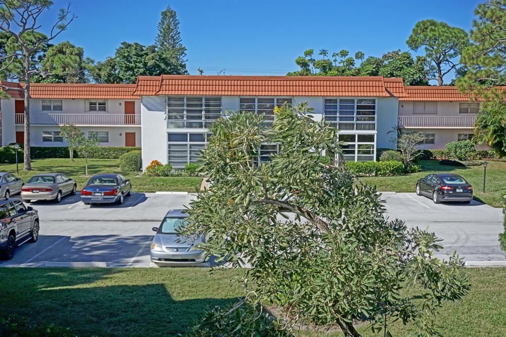 Photo of 2600 SE Ocean Boulevard #Dd-14, Stuart, FL 34996 (MLS # R10757403)