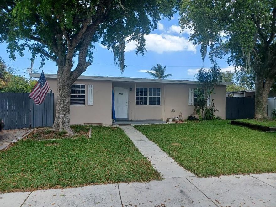 AS- IS -GREAT SINGLE FAMILY HOME IN POMPANO BEACH HIGHLANDS. 2 BEDROOMS & 1 BATHROOM. FENCED LOT. VACANT & EASY TO SHOW. USE FARBAR AS-IS CONTRACT. ESCROW MONEY DEPOSIT & PROOF OF FUNDS OR PRE-APPROVAL LETTER  AND DU APPROVAL MUST BE PRESENTED WITH ALL OFFERS. LOTS OF SPACE IN THE BACK..NO CONTINGENCY...... NO INSPECTION CONTINGENCY THIS WILL NOT LAST SEND YOUR OFFERS.......SELLER VERY MOTIVATED...........