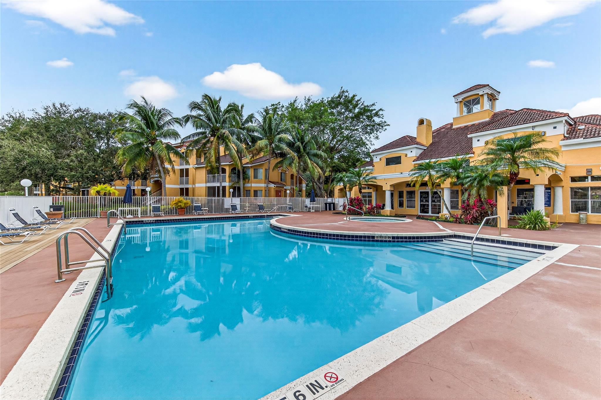 SAILBOAT POINTE - Residential