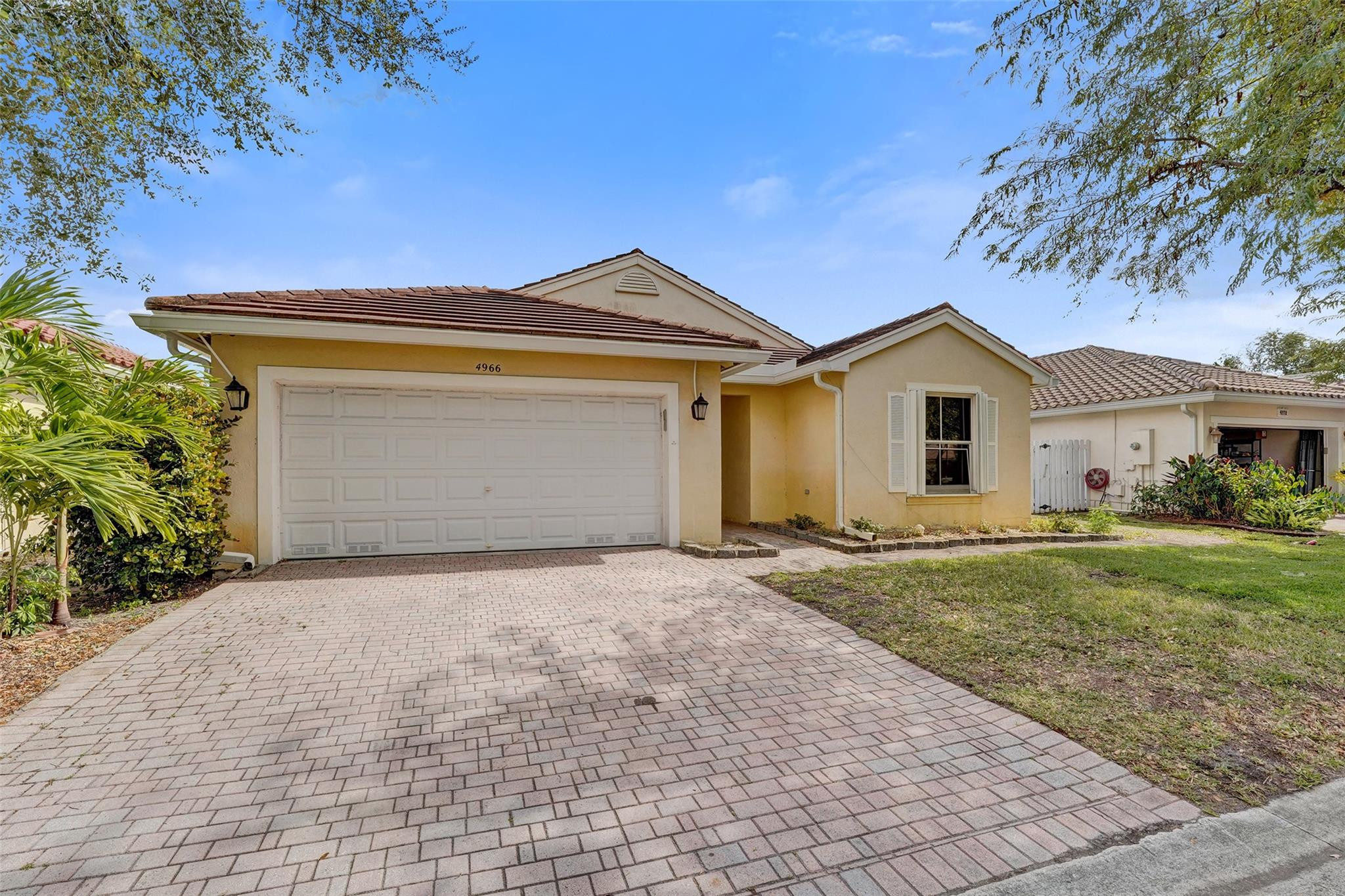 4966 SW 33rd Terrace