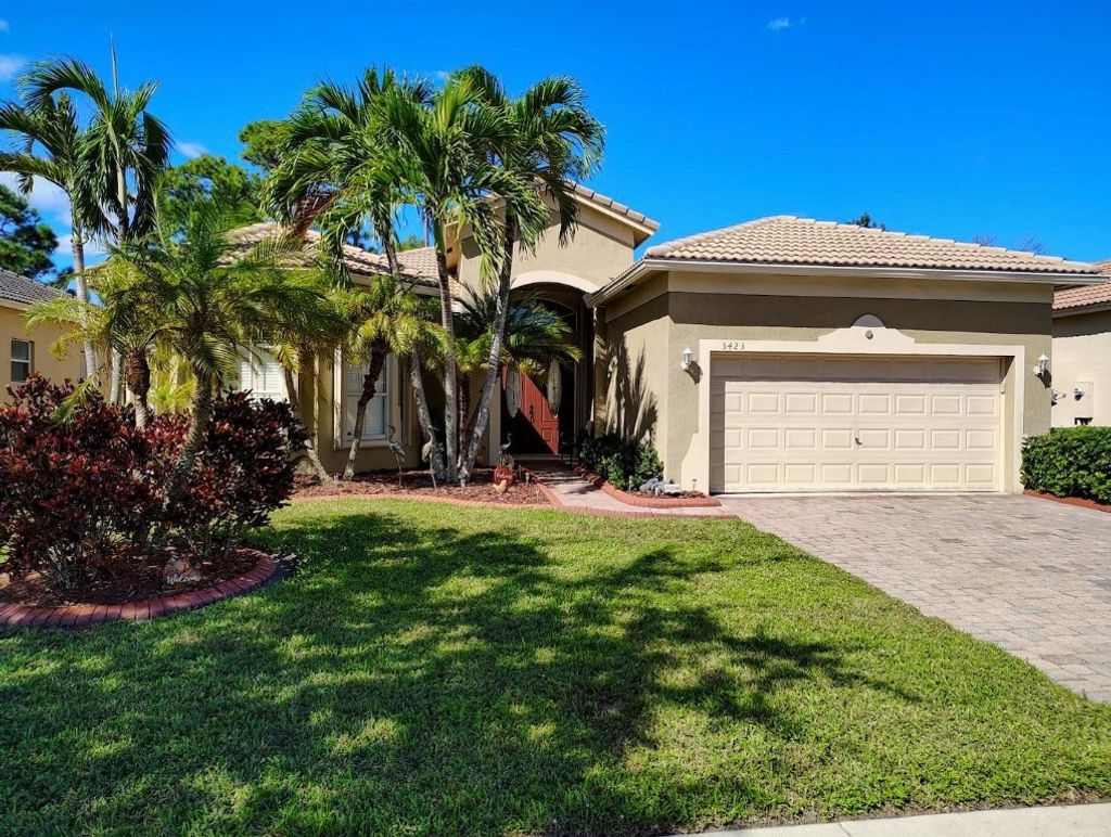 Photo of 5423 Place Lake Drive, Fort Pierce, FL 34951 (MLS # F10536614)