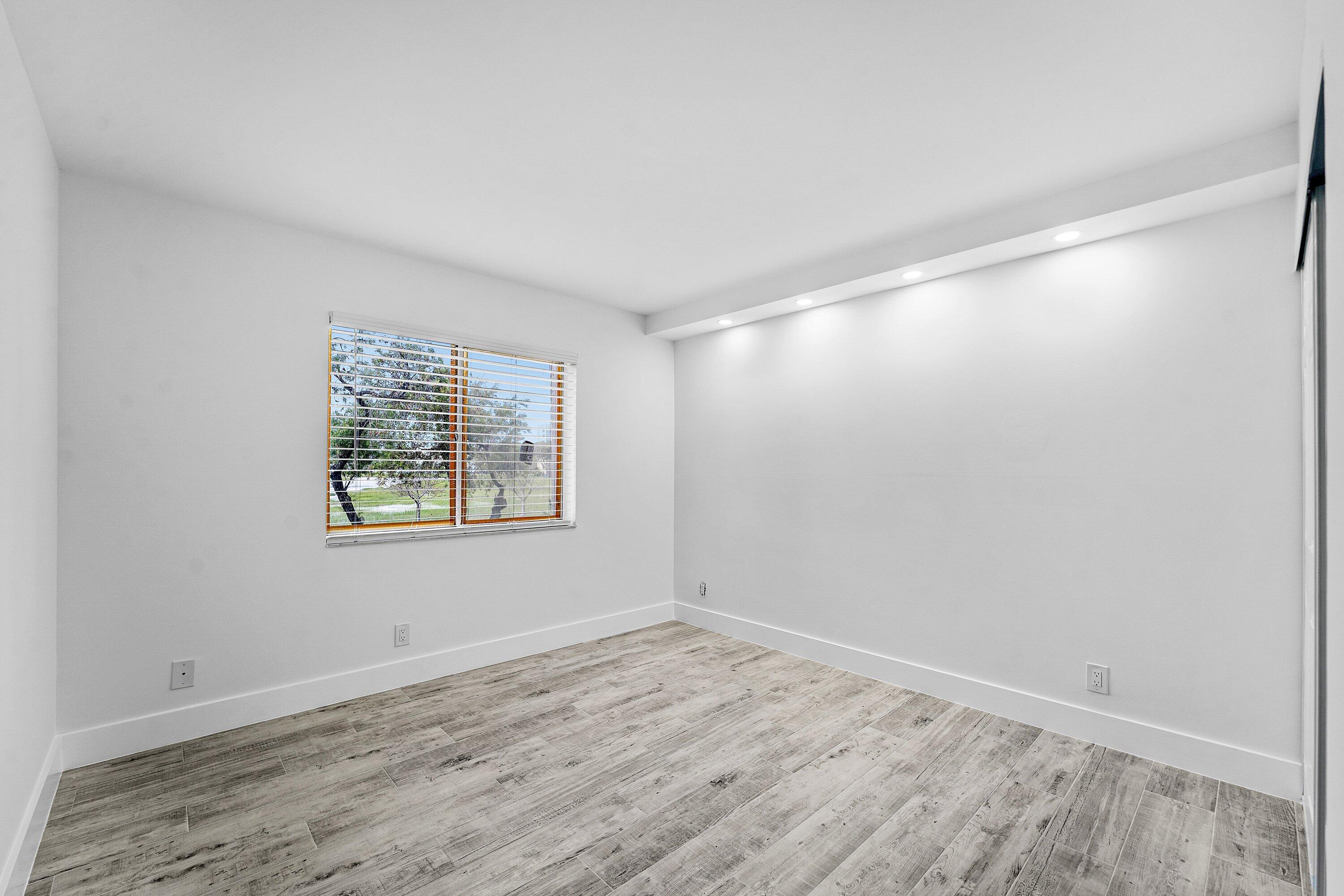 HUNTINGTON LAKES SEC THREE CONDOS - Residential