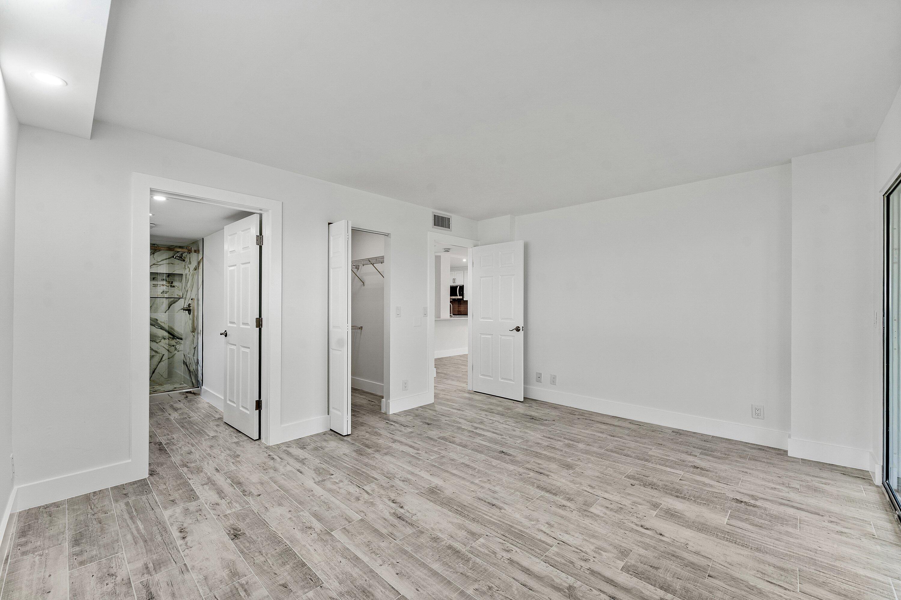 HUNTINGTON LAKES SEC THREE CONDOS - Residential