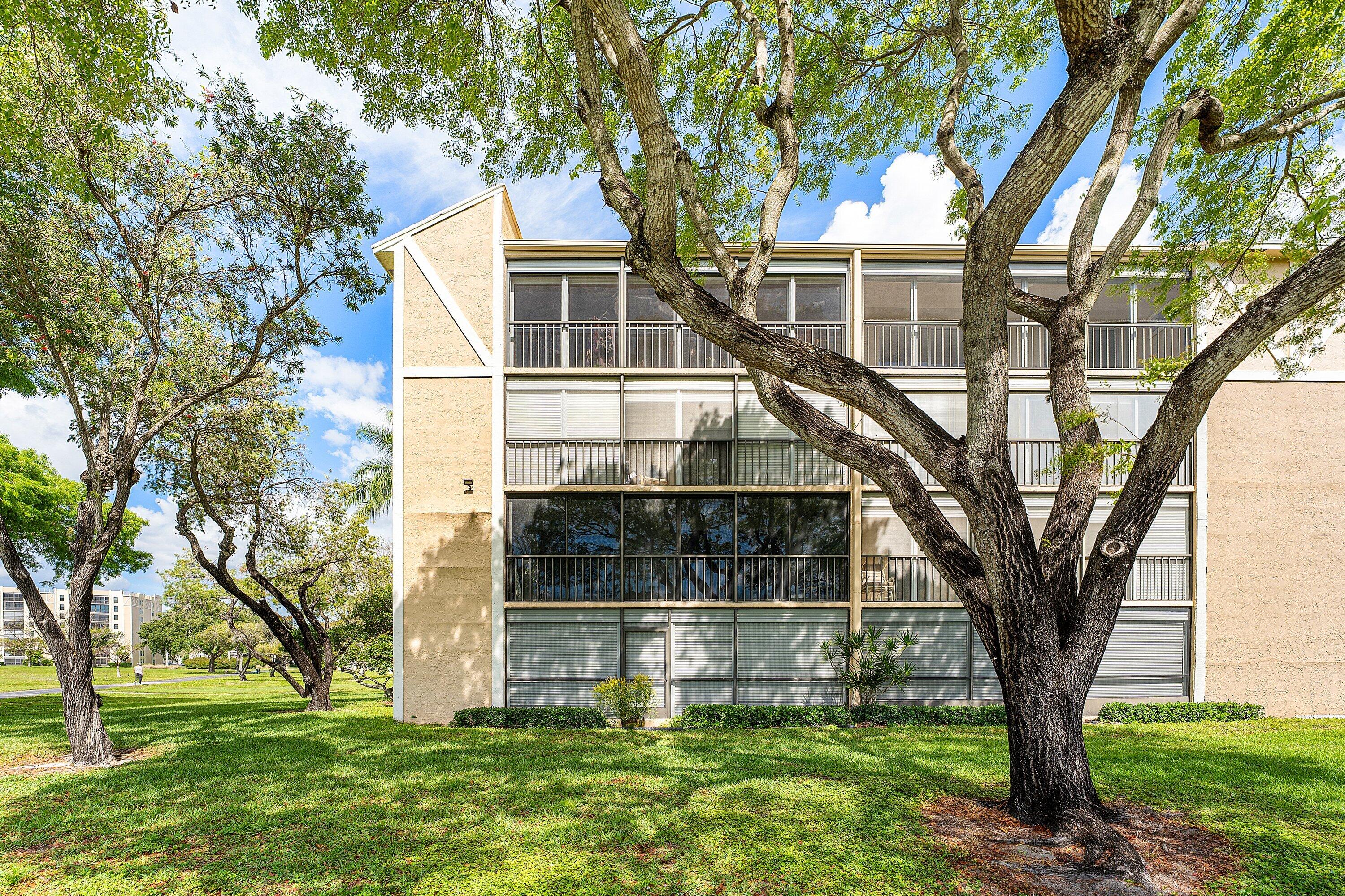 HUNTINGTON LAKES SEC THREE CONDOS - Residential